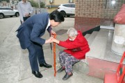 옹진군 100세 장수 어르신 장수지팡이「청려장」 전달